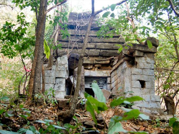 మరో కథనం ప్రకారం కొలను ప్రక్కన వెలసిన
