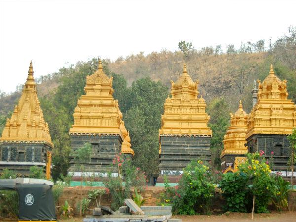 ఆలయం సమీపంలో సప్త శివాలయాలు ఉండటం విశేషం