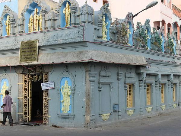 అలమేలు మంగ గుడిలో