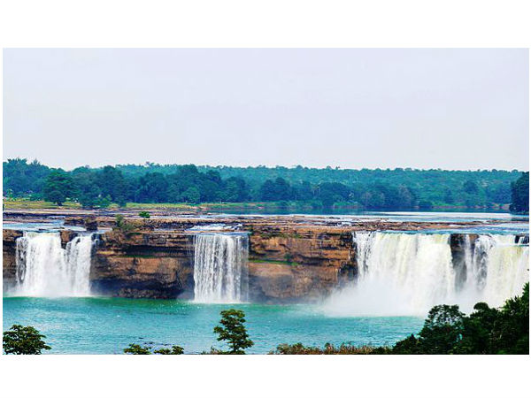 సహజ సిద్ధమైన ఈ జలపాతాన్ని