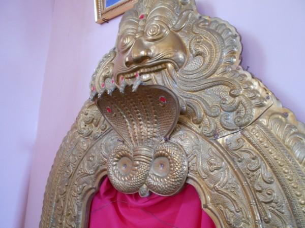 సర్పదేవుని ప్రతిమ సుమారు 16 అడుగుల పొడవు
