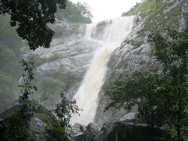 పాలరువి జలపాతాలు