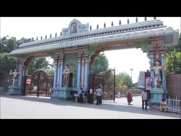 నిజాం నవాబు కాలంలో రాజధాని హైదరాబాద్ నగరానికి చుట్టూ ప్రహరీగోడ