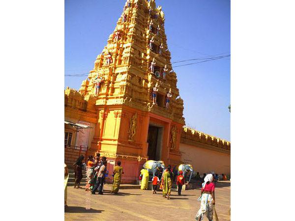 స్థానికుల కథనం ప్రకారం