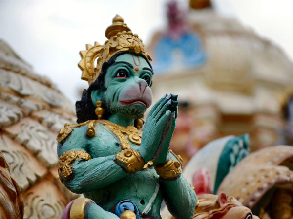 హనుమంతుడికి నీటి అభిషేకం