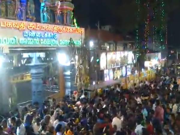 ఒకఒక అందమైన సముద్ర తీరంలో పవిత్రమైన దేవాలయం