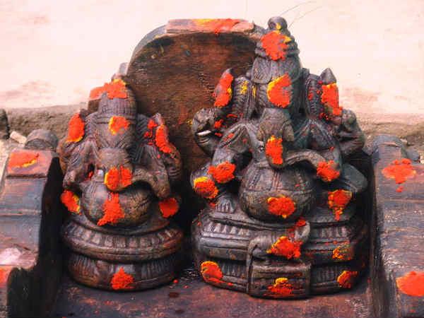 ఈ ఆలయంలో మూల విరాట్టైన వినాయకుడు