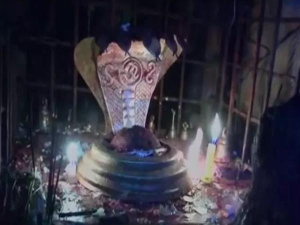 ఈశ్వరుడు లింగ రూపంలో దర్శనమిస్తాడు