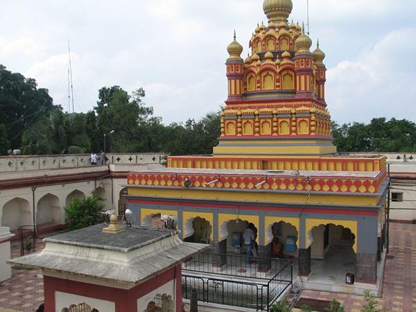 17 వ శతాబ్దం లో కట్టిన పార్వతి దేవాలయం