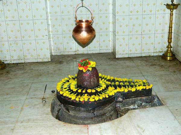 ఇక్కడ ఈ శివలింగానికి అభిషేకాలు