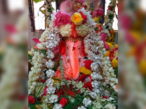 చిరు వినాయకుడి విగ్రహాన్ని