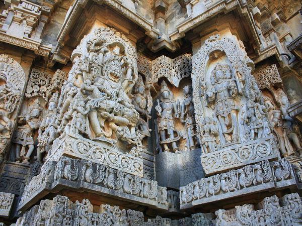 శిల్పాలు, కళాకృతులు, హోయసల శిల్ప శైలికి నిలువుటద్దాలు.