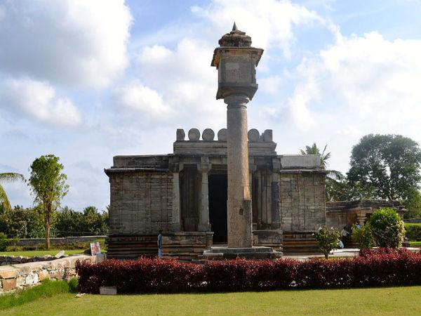 ఈ ఆలయం లోని స్థంభాన్ని నరసింహస్వామి స్థంభం