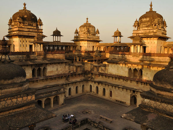 చతుర్భుజ దేవాలయం