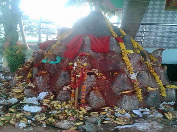 ఈ ఆలయాన్ని దర్శించుకోవడం వల్ల ఆపదలు..అనారోగ్యాలు తొలగిపోతాయనీ