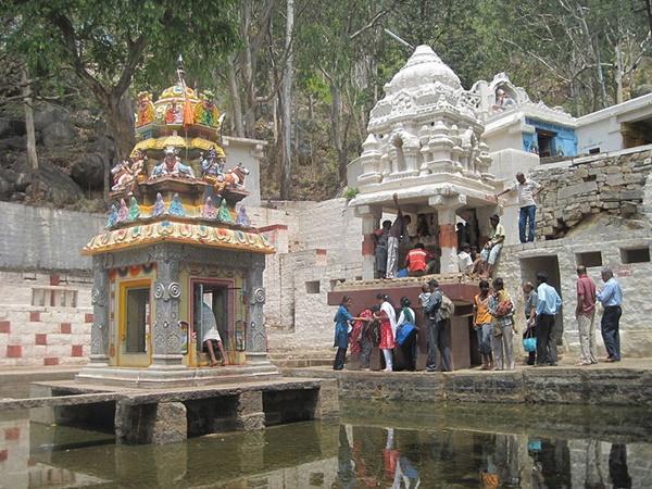 అంతర్ గంగే గుహలు: