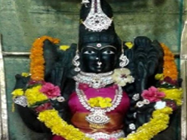 అమ్మ వారి నిలు వెత్తు విగ్రహం