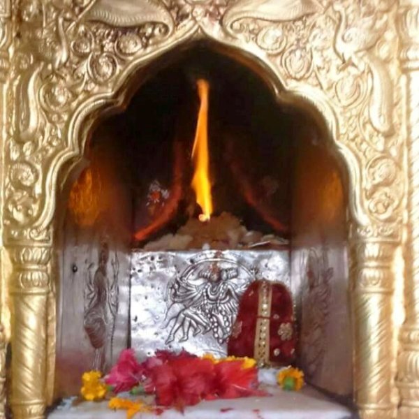 జ్వాలాముఖి క్షేత్రంలో అమ్మవారి నాలుక పడిందట