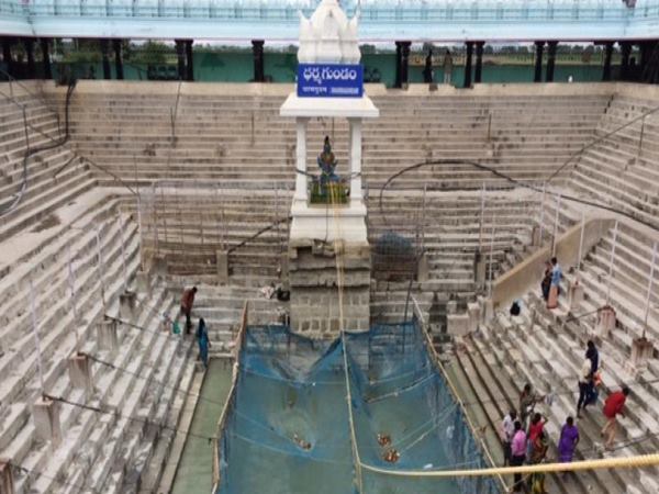 ఈ కోటి అడుగు భాగమున అష్టదిక్కల కాలబైరవ జ్వలముకి బహుముకి