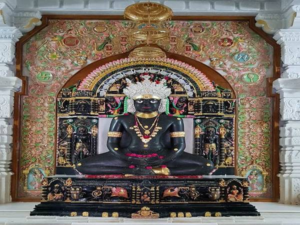 విమల నాధుని దేవాలయం