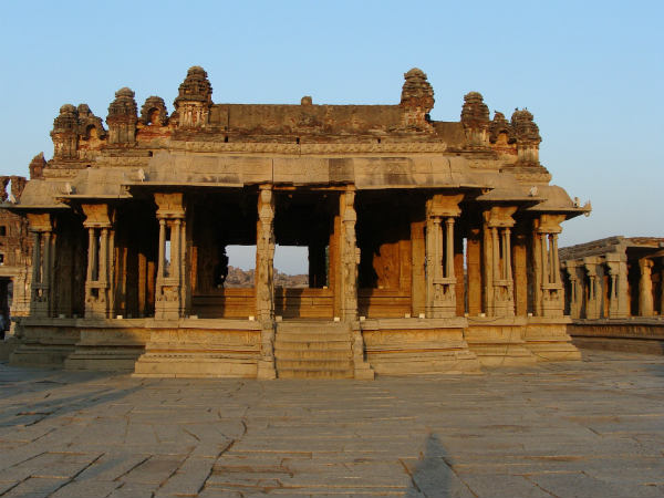 విఠల దేవాలయం: హంపి