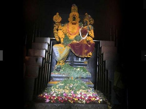 అప్పుడు ఆ రాజు ఈ ప్రదేశంలో కొన్ని మాంత్రిక శక్తులను కలిగి ఉందని విశ్వసించాడు