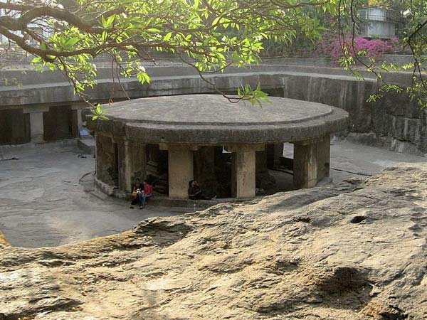 ఏ కళాఖండాలు అనూహ్యంగా