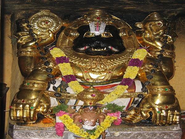 ఈ స్వామికి వైశాఖ శుద్ధ చతుర్దశి నాడు నసింహ జయంతి