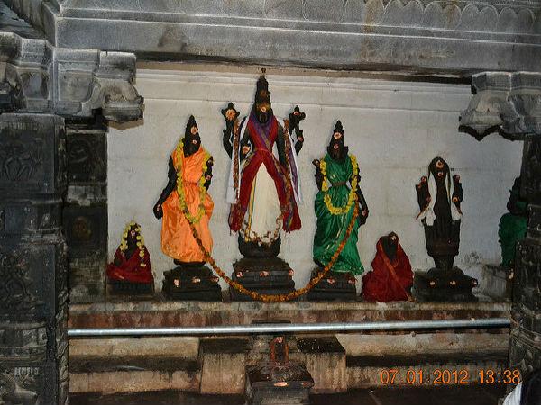 సోమేశ్వర స్వామి దేవాలయంలో స్వామి వారి విగ్రహం శ్రీదేవి భూదేవి సమేతంగా