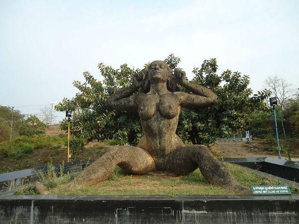 యక్షి విగ్రహం