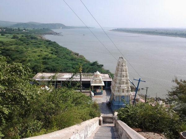పావన కృష్ణానదీ తీరంన గల కొండ పైన