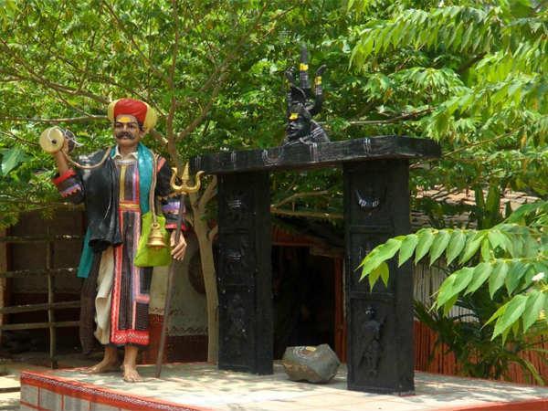 పొద్దు పొడవక ముందే శివ ఢముకరం మోగిస్తూ