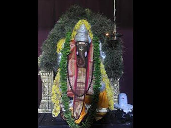 పాతాళ గణపతి ఉత్తరాభిముఖుని గాను, జ్ఞాన ప్రసూనాంబ తూర్పు ముఖంగాను