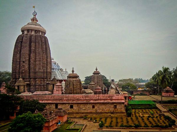 గోపురం నీడ: