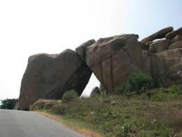 అక్క-తంగి గుడ్డ అంటే స్థానిక భాషలో చెప్పాలంటే