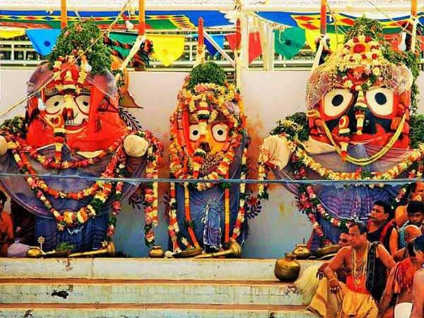 విగ్రహాలు: