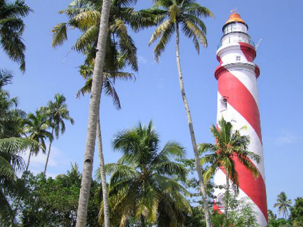 144 అడుగుల ఎత్తు గల పాత లైట్ హౌస్ ఈ బీచ్ యొక్క