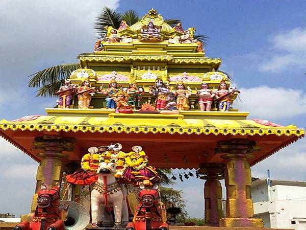 ఆలయంలో కళ్యాణ మండపాలు
