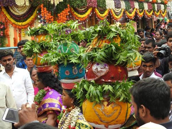 సికిందరాబాద్ నగరాలలో జాతర అంటేనే లష్కర్ బోనాలు