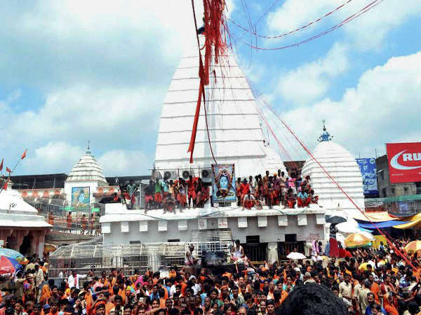 శ్రీ వైద్యనాథ్ ఆలయం ఎత్తుగా రాతితో నిర్మించి ఉంది