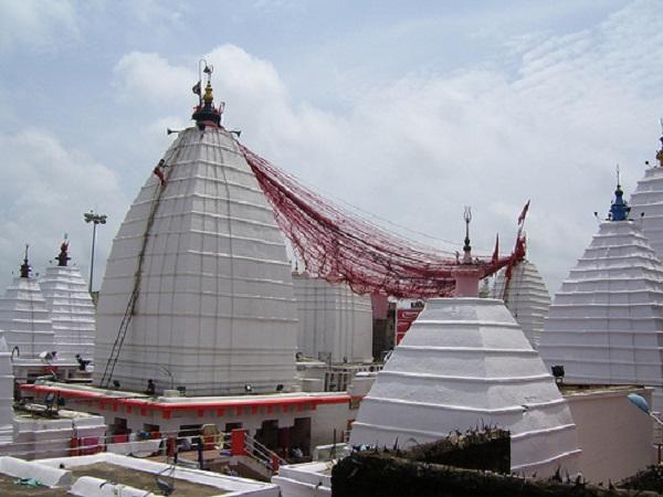 కట్నీపూర్ దగ్గరలో ఉన్న ఈ క్షేత్రంలో శివుడు