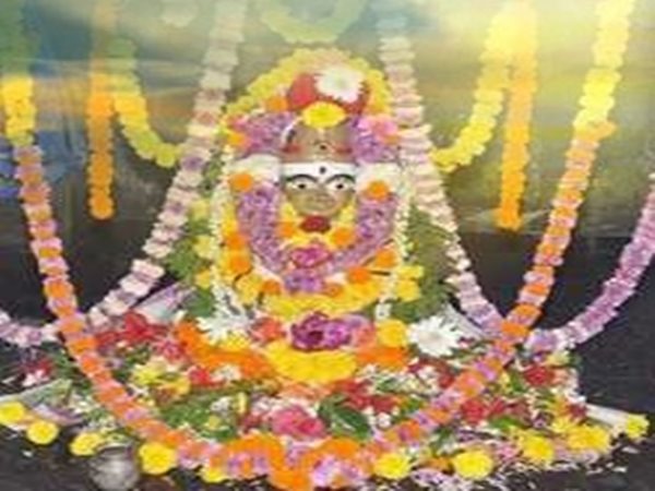 అత్తిలి సుబ్రహ్మణ్య స్వామి ఇక్కడ వల్లీ,దేవసేన సమేతంగా