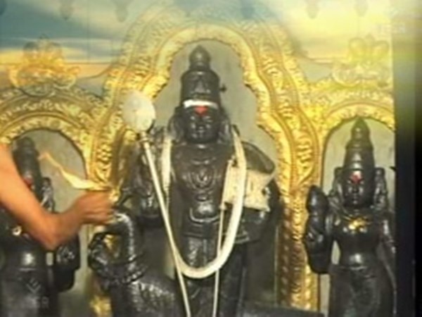 ఏకశిలపై శ్రీ వల్లీదేవసేనాసమేత సుబ్రహ్మణ్య స్వామి వారి సుందర మనోహర విగ్రహం
