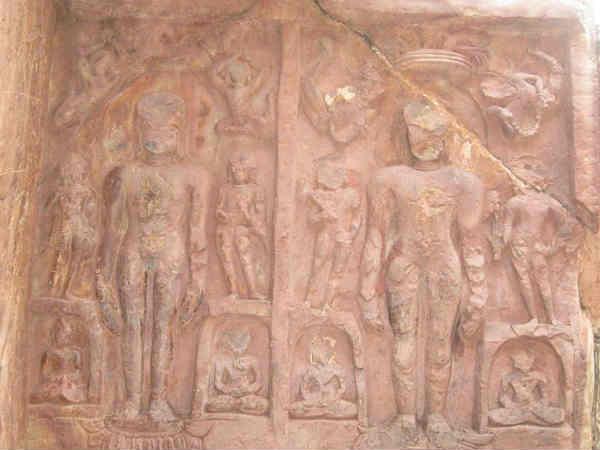 సప్తపర్ణి గుహలు