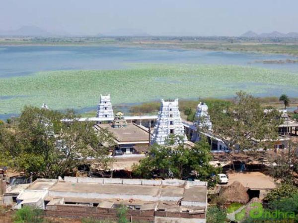 సమీప దర్శనీయ ఆలయాలు