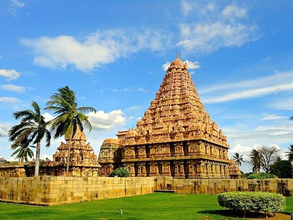 సాధారణంగా శివాలయాలలో ఉండే విధంగా
