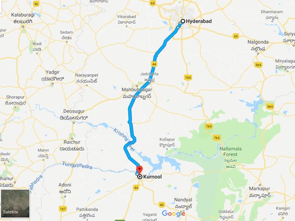 ఓర్వకల్ రాక్ గార్డెన్ జాతీయరహదారిని అనుకోని సులభంగా చేరుకొనే