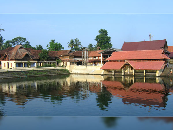 4) అంబలపుళ ఆలయం