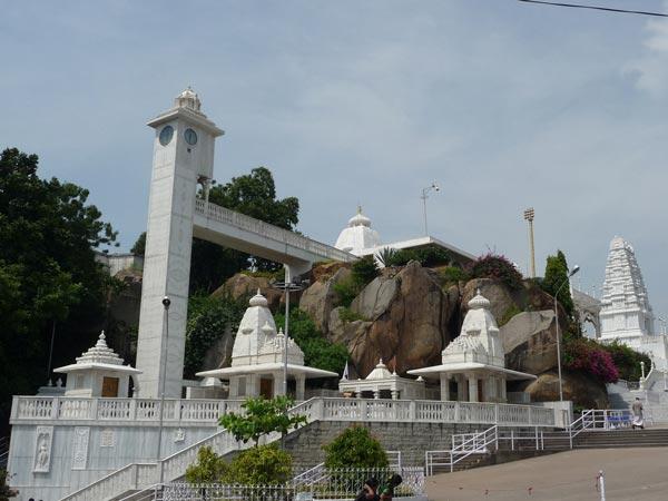 బిర్లా మందిరంలో ప్రశాంతంగా ఉండండి
