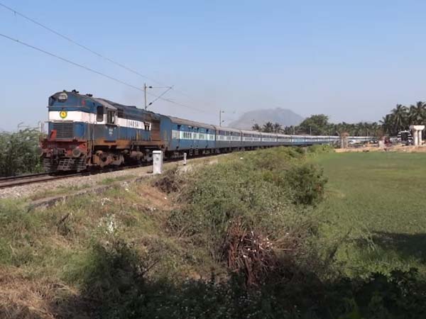 india-longest-train-vivek-express-1 india-longest-train-vivek-express-1